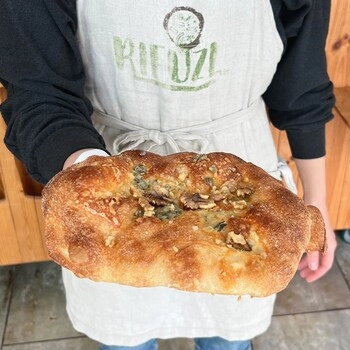 focaccia with blue cheese and walnuts 250 g